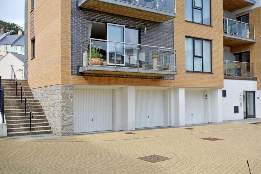 Stunning Apartment, Balconies, Private Beach, Coast Path Чарлстаун Екстер'єр фото